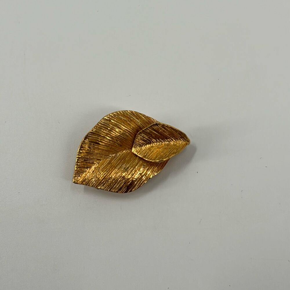 Vintage AMW gold double leaf brooch